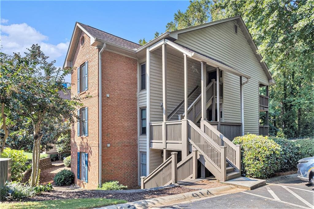 915 Garden Court 915, Sandy Springs, GA 30328 — most recent listing photo