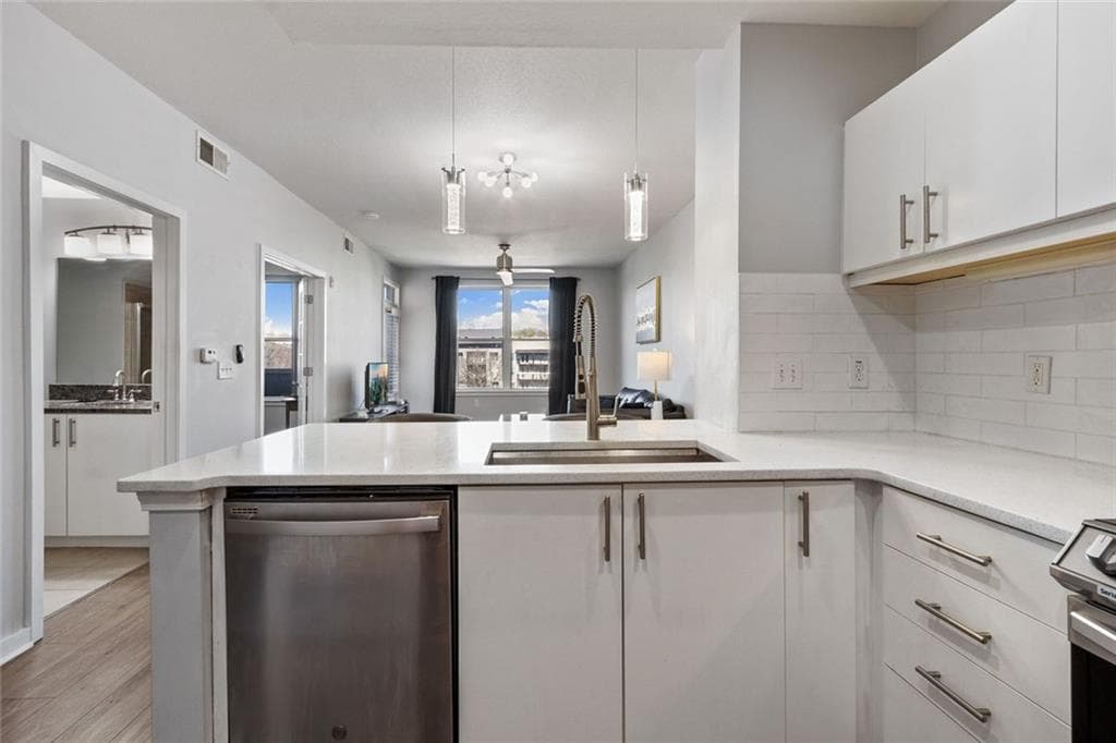 3 bedroom, 3 bathroom, 1,596 sq ft condominium for sale at 390 17th Street 5031, Atlanta, GA 30363 — photo 6