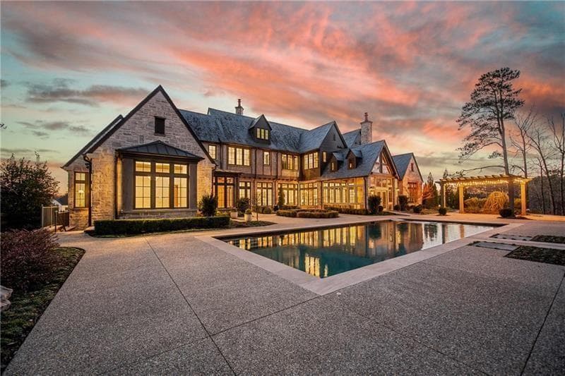 6 bedroom, 10 bathroom, 9,952 sq ft single family residence for sale at 560 Lost River Bend, Milton, GA 30004 — photo 2