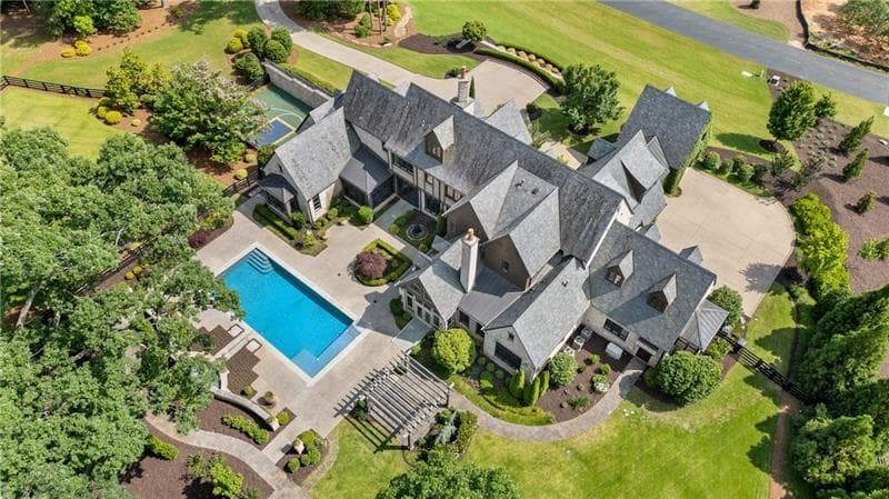 6 bedroom, 10 bathroom, 9,952 sq ft single family residence for sale at 560 Lost River Bend, Milton, GA 30004 — photo 3