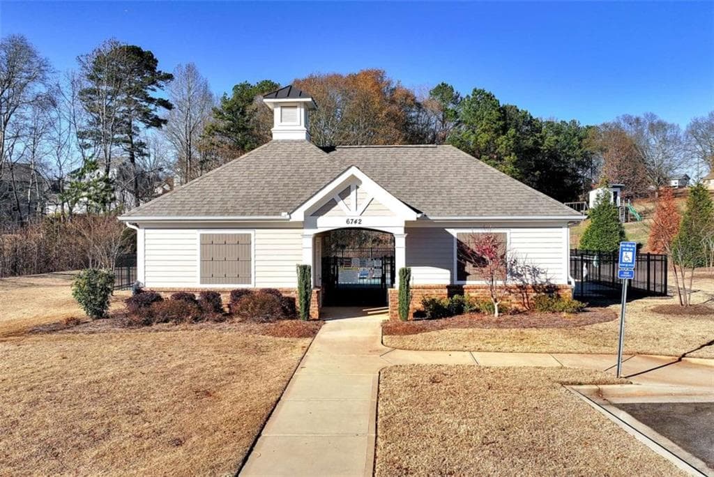 5 bedroom, 3 bathroom, 3,070 sq ft single family residence for rent at 6968 Manchester Drive, Flowery Branch, GA 30542 for $3,000 a month — photo 10