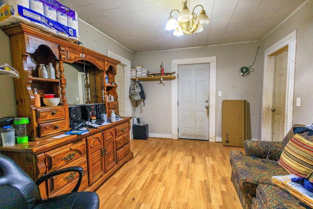 2 bedroom, 1 bathroom, 1,008 sq ft single family residence for sale at 241 E Killian Street, Canton, GA 30114 — photo 6