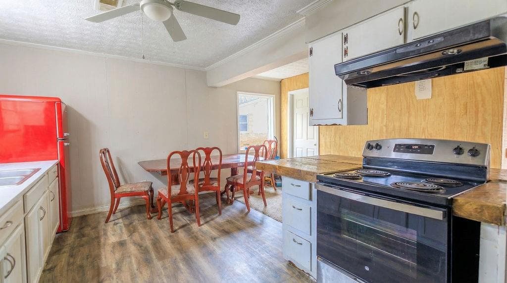 5 bedroom, 2 bathroom, 2,150 sq ft single family residence for sale at 251 Killian Street, Canton, GA 30114 — photo 3