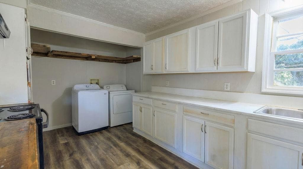 5 bedroom, 2 bathroom, 2,150 sq ft single family residence for sale at 251 Killian Street, Canton, GA 30114 — photo 4
