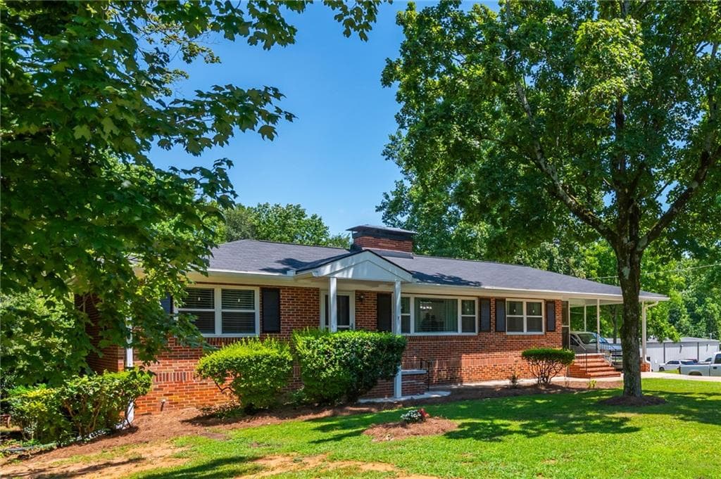 2 bedroom, 2 bathroom, 1,625 sq ft single family residence for sale at 4270 S Main Street, Acworth, GA 30101 — photo 3