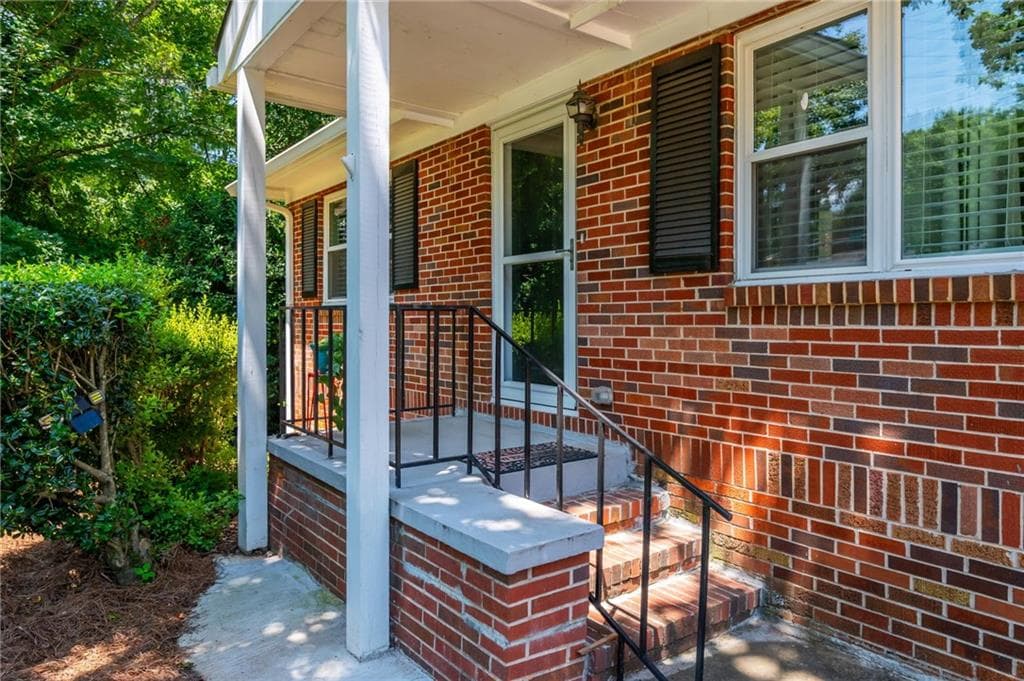 2 bedroom, 2 bathroom, 1,625 sq ft single family residence for sale at 4270 S Main Street, Acworth, GA 30101 — photo 4