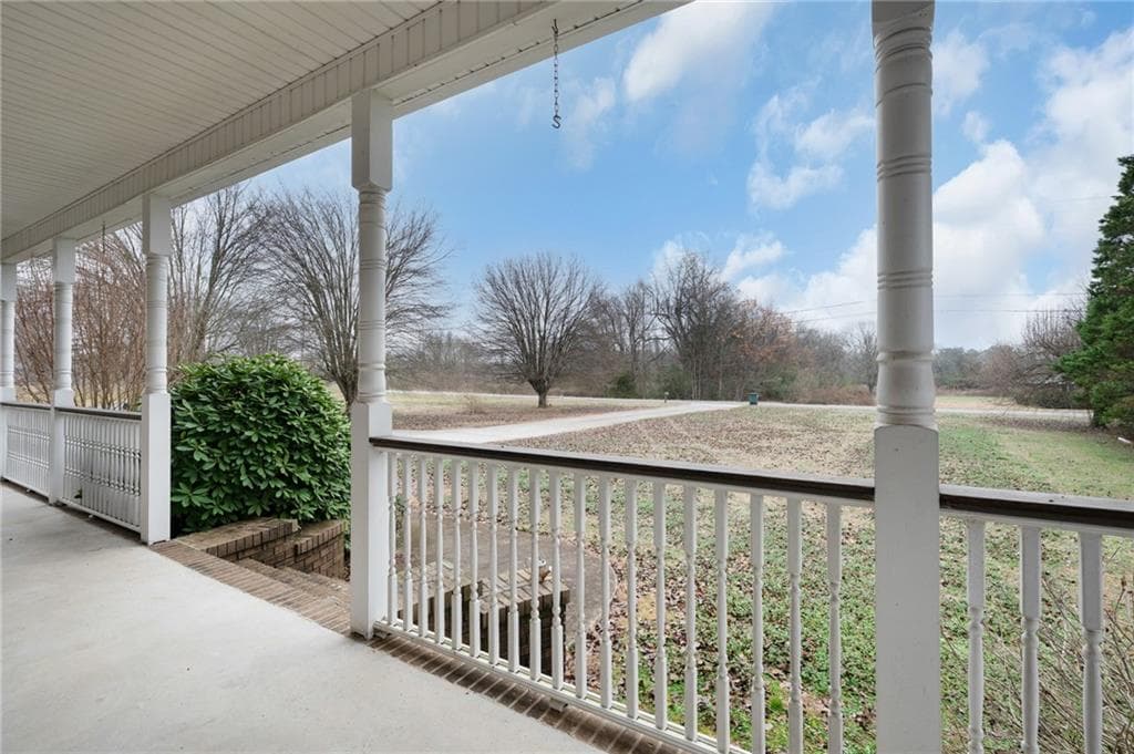 5 bedroom, 4 bathroom, 3,214 sq ft single family residence under contract at 425 McDaniel Station Road, Calhoun, GA 30701 — photo 5