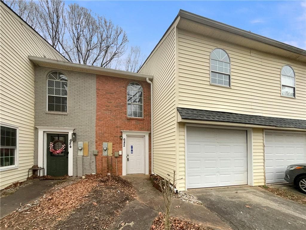 2 bedroom, 3 bathroom, 1,358 sq ft townhouse sold at 682 Coventry Township Lane, Marietta, GA 30062