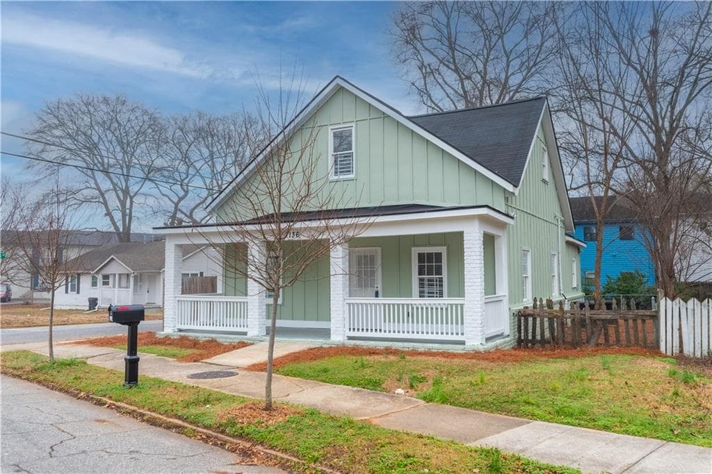 4 bedroom, 3 bathroom, 1,807 sq ft single family residence under contract at 3136 E Point Street, East Point, GA 30344 — photo 2