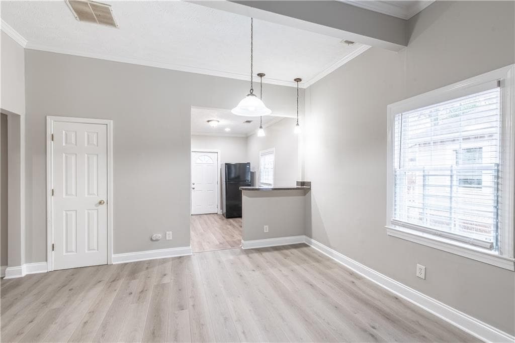 4 bedroom, 3 bathroom, 1,807 sq ft single family residence under contract at 3136 E Point Street, East Point, GA 30344 — photo 9
