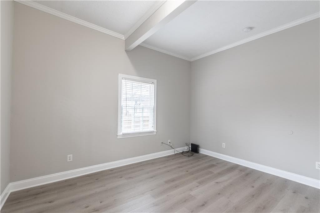 4 bedroom, 3 bathroom, 1,807 sq ft single family residence under contract at 3136 E Point Street, East Point, GA 30344 — photo 8
