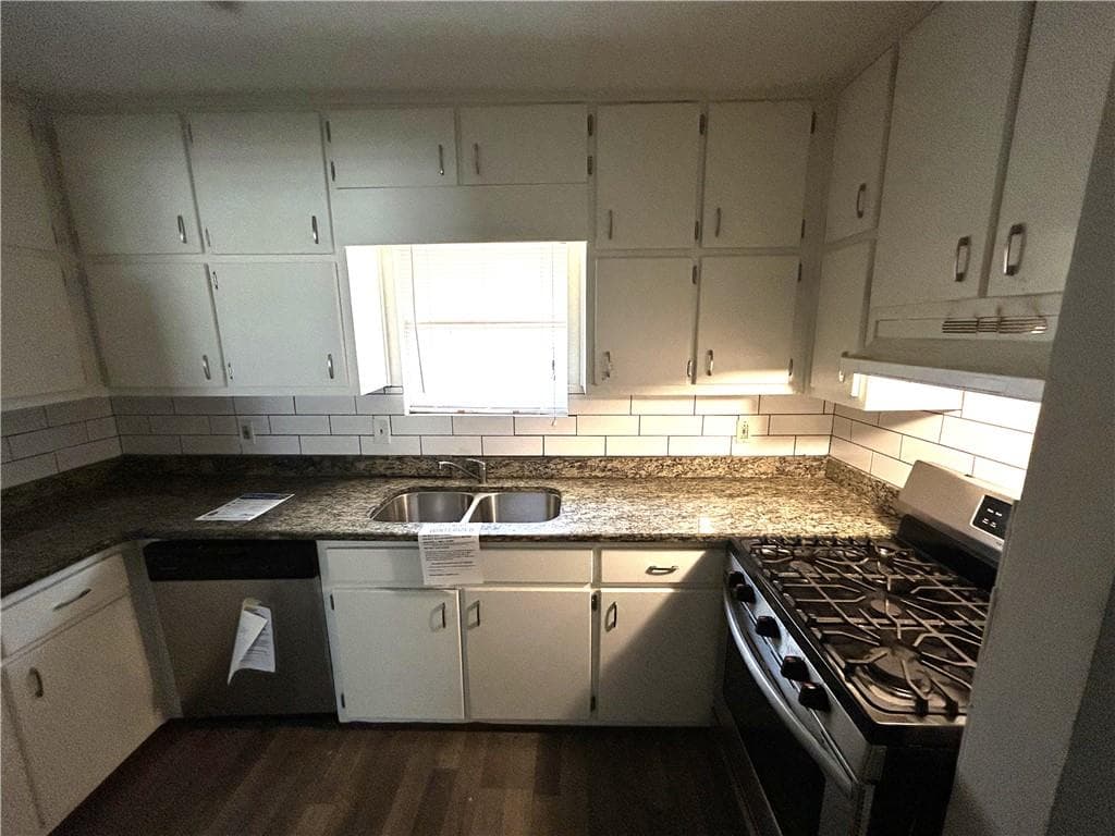 3 bedroom, 2 bathroom, 1,092 sq ft single family residence under contract at 2181 Delowe Drive, East Point, GA 30344 — photo 10