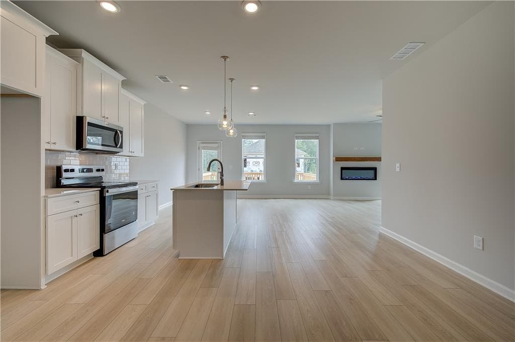 4 bedroom, 3 bathroom, 2,416 sq ft single family residence under contract at 60 Cedar Drive, Fairburn, GA 30213 — photo 7
