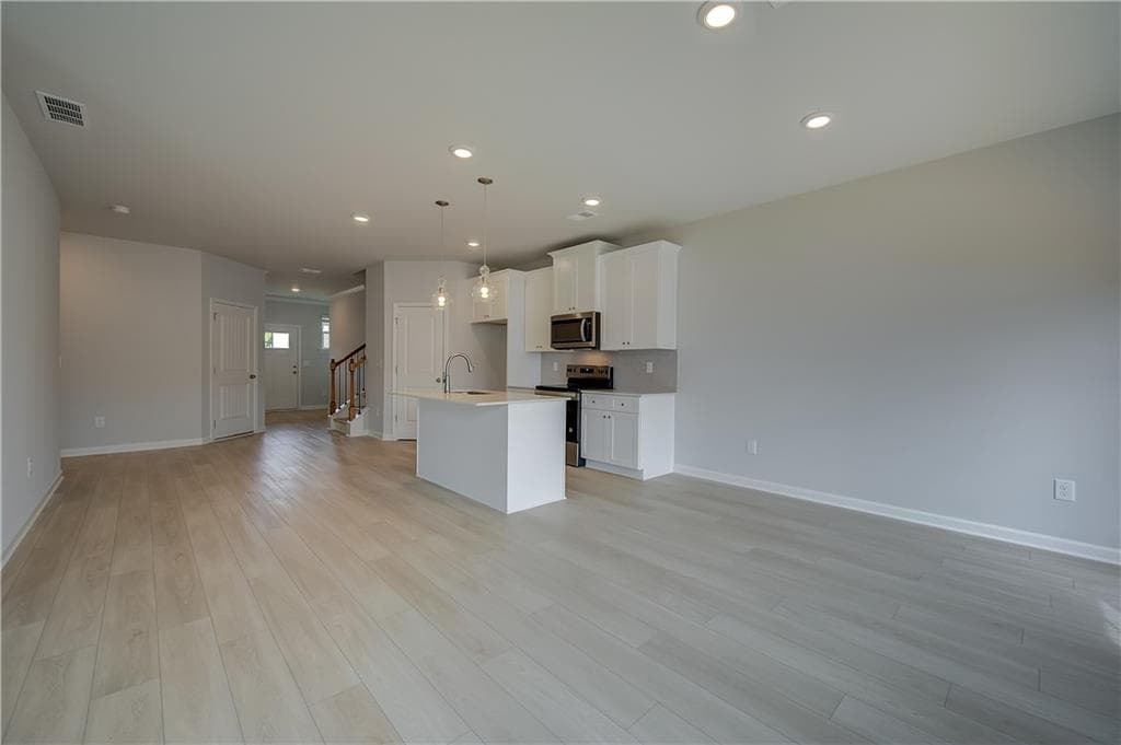 4 bedroom, 3 bathroom, 2,416 sq ft single family residence under contract at 60 Cedar Drive, Fairburn, GA 30213 — photo 10