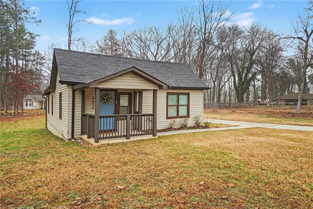 3 bedroom, 2 bathroom, 1,200 sq ft single family residence under contract at 3450 W County Line Road, Douglasville, GA 30135 — photo 2