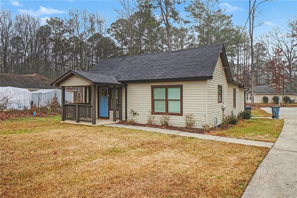 3 bedroom, 2 bathroom, 1,200 sq ft single family residence under contract at 3450 W County Line Road, Douglasville, GA 30135 — photo 3