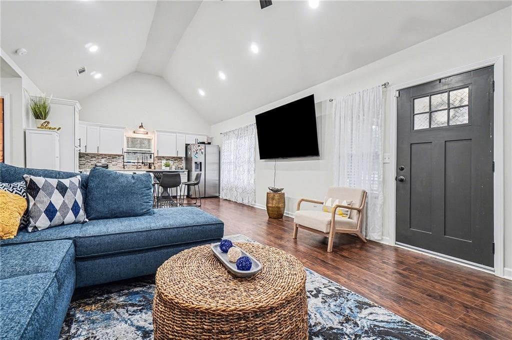 3 bedroom, 2 bathroom, 1,200 sq ft single family residence under contract at 3450 W County Line Road, Douglasville, GA 30135 — photo 4