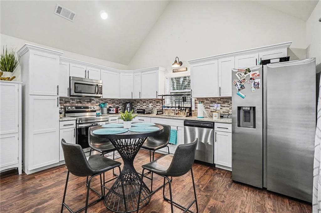 3 bedroom, 2 bathroom, 1,200 sq ft single family residence under contract at 3450 W County Line Road, Douglasville, GA 30135 — photo 9