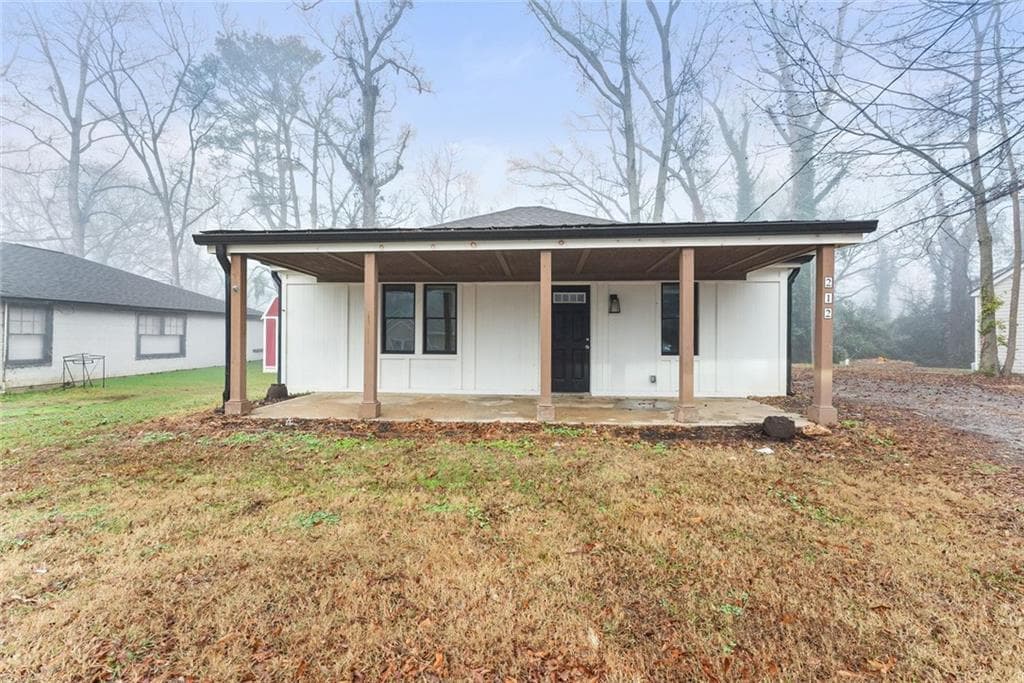 2 bedroom, 1 bathroom, 840 sq ft single family residence for sale at 212 Walker Drive, Monroe, GA 30655 — photo 2