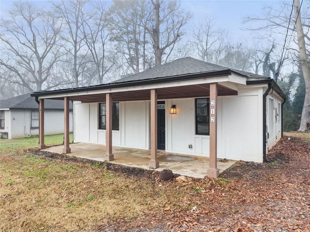 2 bedroom, 1 bathroom, 840 sq ft single family residence for sale at 212 Walker Drive, Monroe, GA 30655 — photo 3