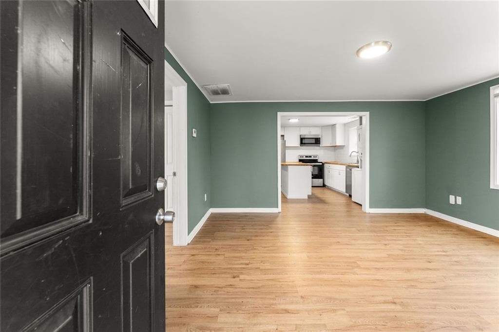 2 bedroom, 1 bathroom, 840 sq ft single family residence for sale at 212 Walker Drive, Monroe, GA 30655 — photo 4