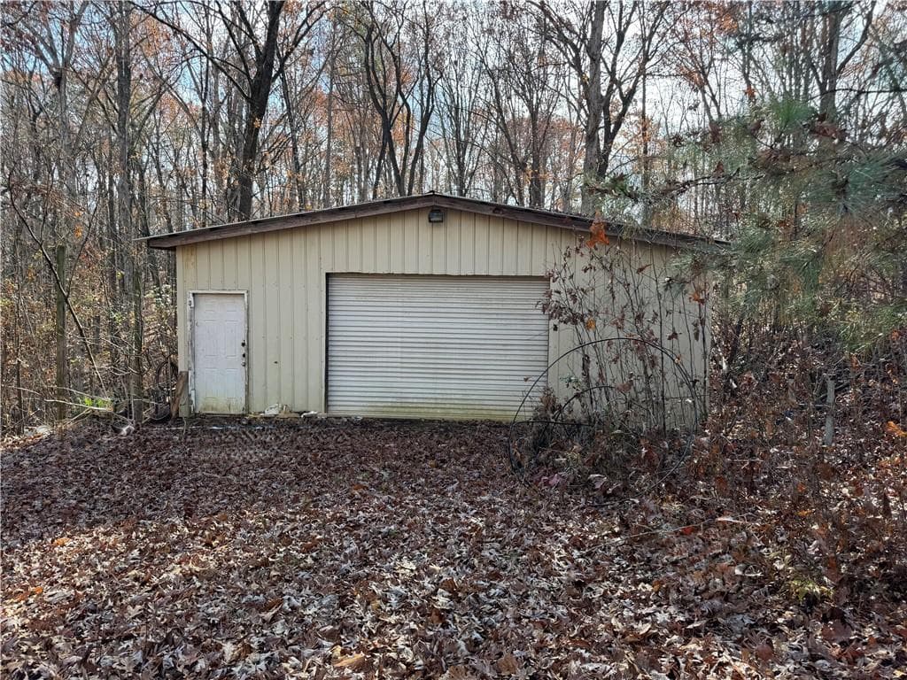 single family residence under contract at 857 Laurel Lane, Winder, GA 30680 — photo 3