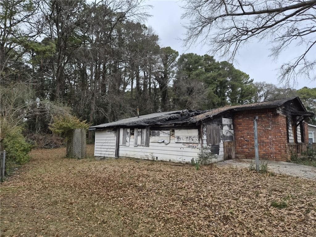 3 bedroom, 1 bathroom, 1,285 sq ft single family residence for sale at 6203 Castlewood Drive, Morrow, GA 30260 — photo 3