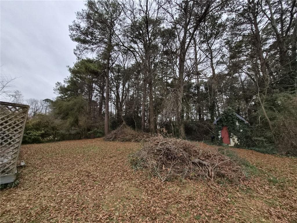 3 bedroom, 1 bathroom, 1,285 sq ft single family residence for sale at 6203 Castlewood Drive, Morrow, GA 30260 — photo 6