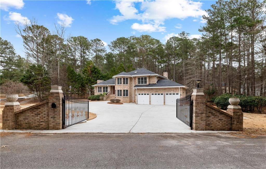 6 bedroom, 4 bathroom, 5,115 sq ft single family residence for sale at 5302 Greenway Drive, Villa Rica, GA 30180 — photo 3