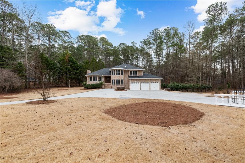6 bedroom, 4 bathroom, 5,115 sq ft single family residence for sale at 5302 Greenway Drive, Villa Rica, GA 30180 — photo 4