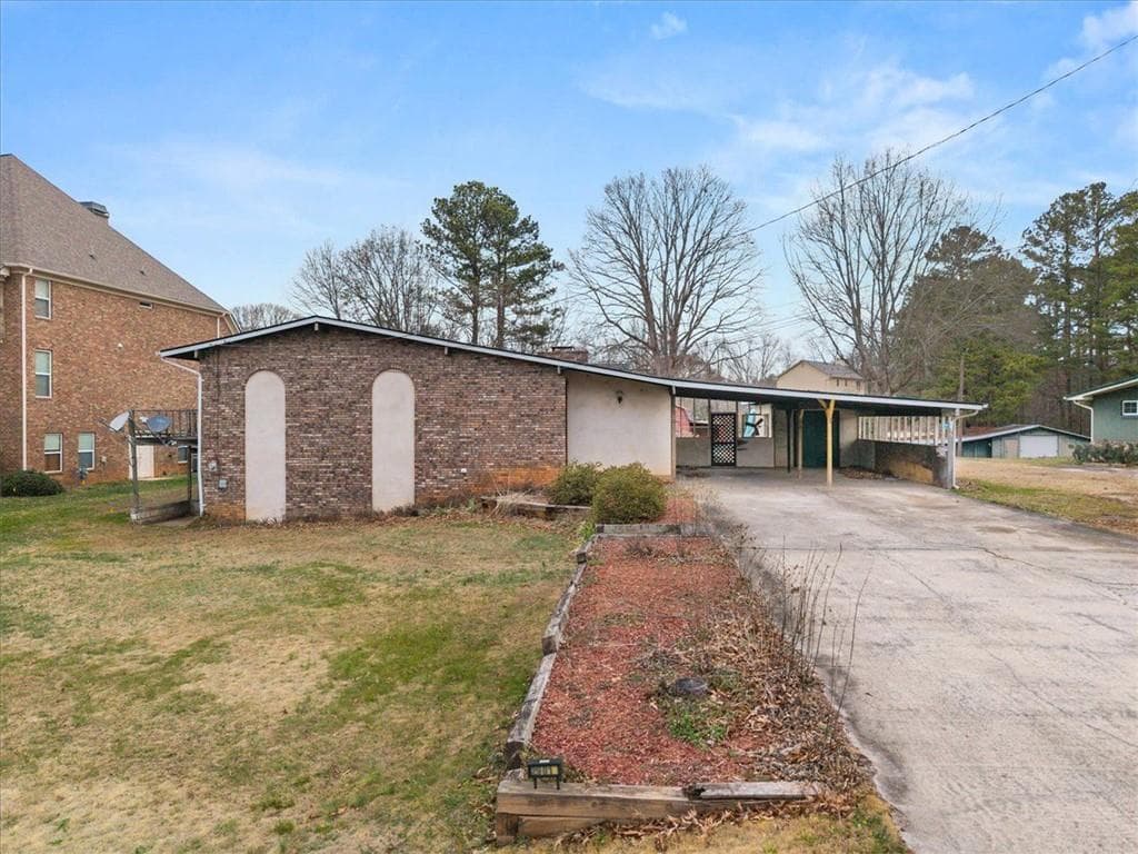 5 bedroom, 3 bathroom, 1,970 sq ft single family residence sold at 2901 Davis Road, Marietta, GA 30062
