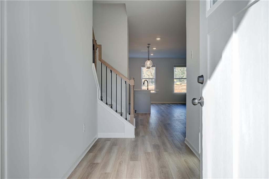 4 bedroom, 3 bathroom, 2,416 sq ft single family residence under contract at 308 Abbotts Crossing Circle, Conyers, GA 30094 — photo 5