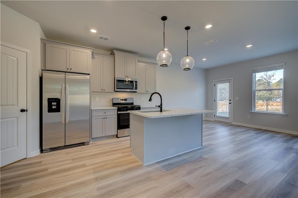 4 bedroom, 3 bathroom, 2,416 sq ft single family residence under contract at 308 Abbotts Crossing Circle, Conyers, GA 30094 — photo 9