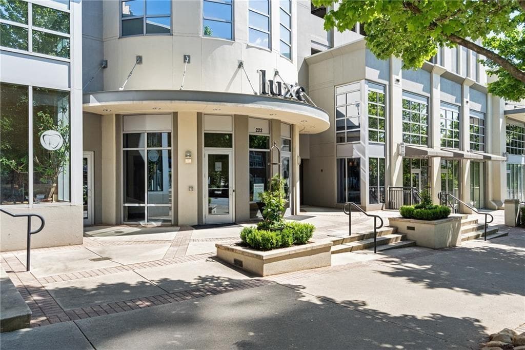 1 bedroom, 1 bathroom, 989 sq ft condominium for sale at 222 12th Street 1901, Atlanta, GA 30309