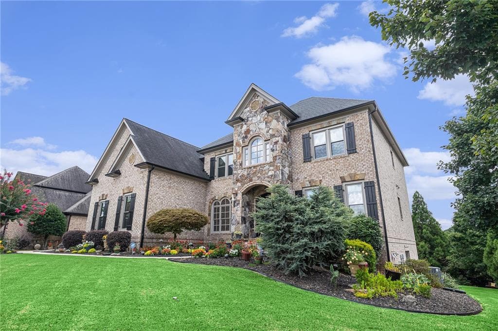 6 bedroom, 7 bathroom, 6,598 sq ft single family residence for sale at 2088 Skybrooke Court, Hoschton, GA 30548 — photo 5