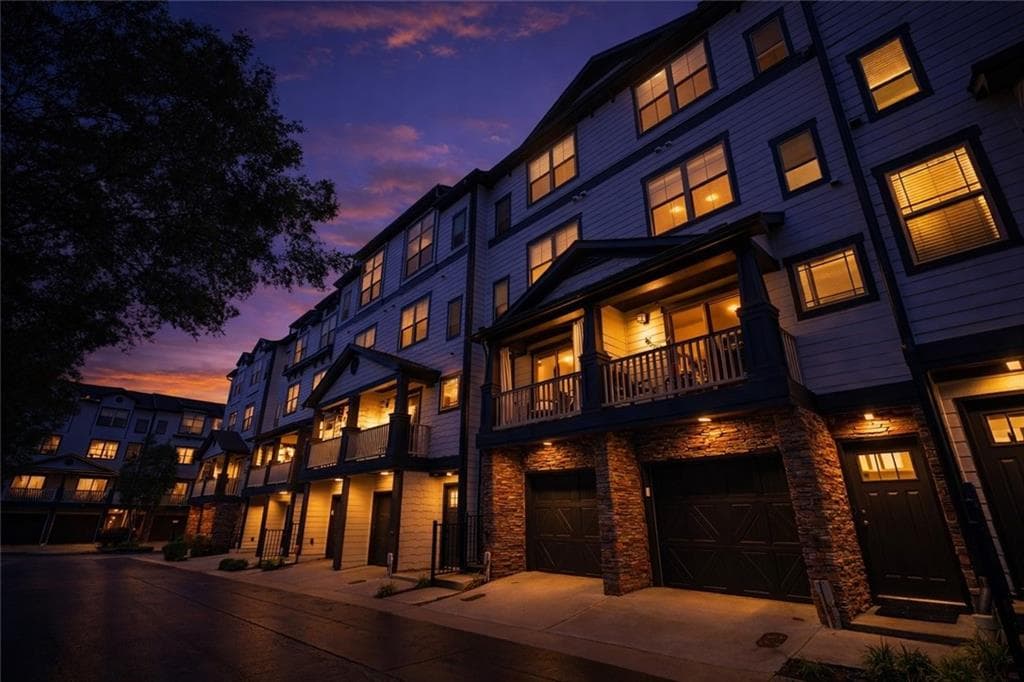 2 bedroom, 3 bathroom, 1,141 sq ft townhouse sold at 215 Semel Drive 455, Atlanta, GA 30309