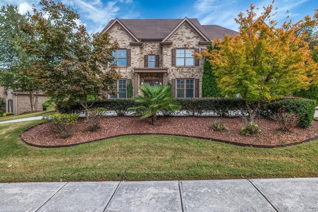 4 bedroom, 4 bathroom, 4,024 sq ft single family residence sold at 2372 Walkers Glen Lane, Buford, GA 30519
