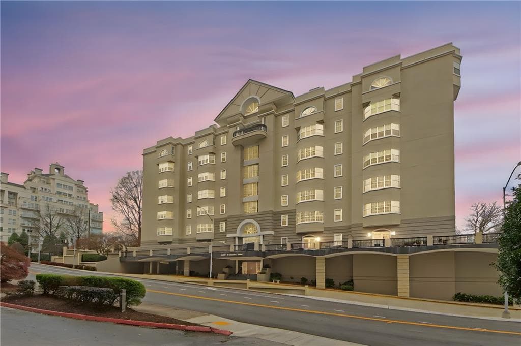 2 bedroom, 2 bathroom, 1,399 sq ft condominium sold at 2499 Peachtree Road 506, Atlanta, GA 30305