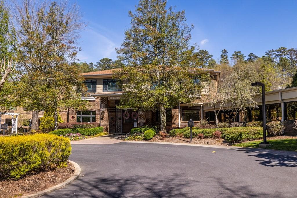 2 bedroom, 2 bathroom, 1,280 sq ft condominium for sale at 1800 Clairmont Lake 205, Decatur, GA 30033 — photo 8