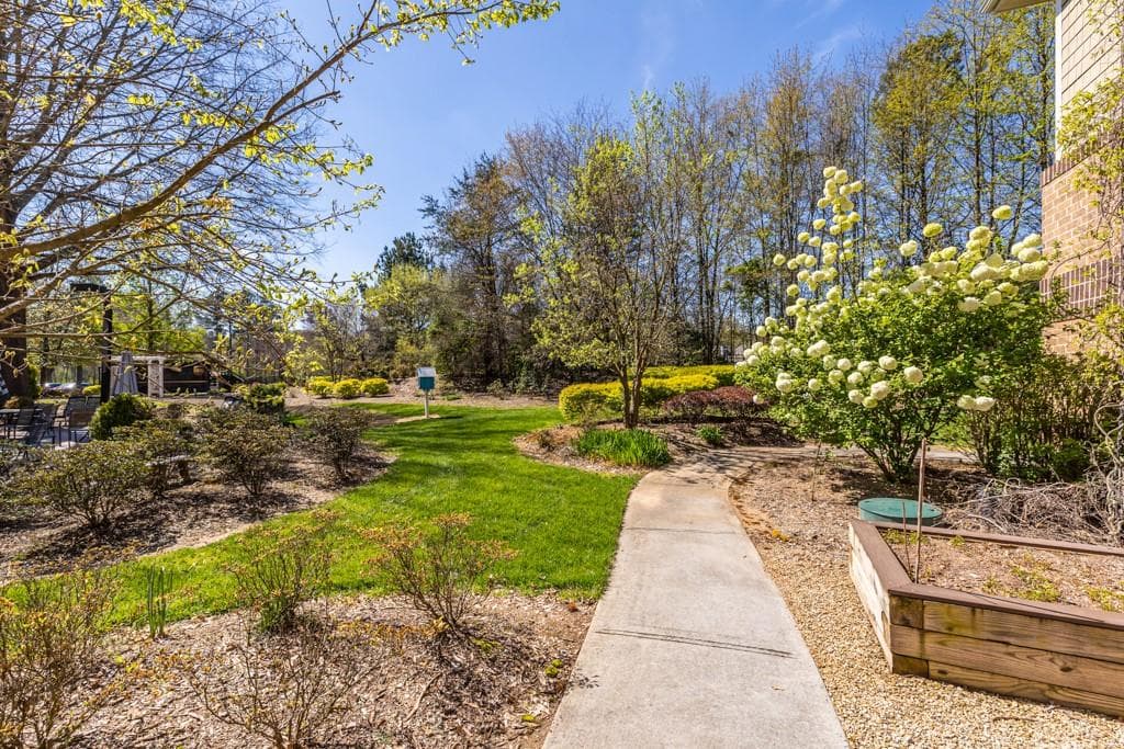 2 bedroom, 2 bathroom, 1,280 sq ft condominium for sale at 1800 Clairmont Lake 205, Decatur, GA 30033 — photo 10
