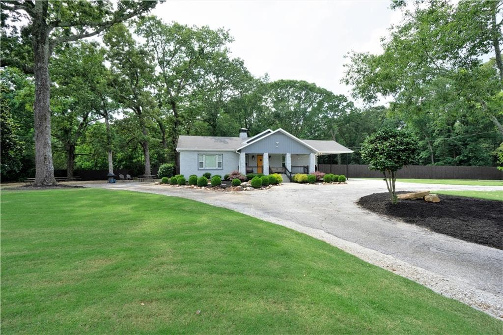 3 bedroom, 3 bathroom single family residence for rent at 811 King Road, Stone Mountain, GA 30088 for $3,300 a month