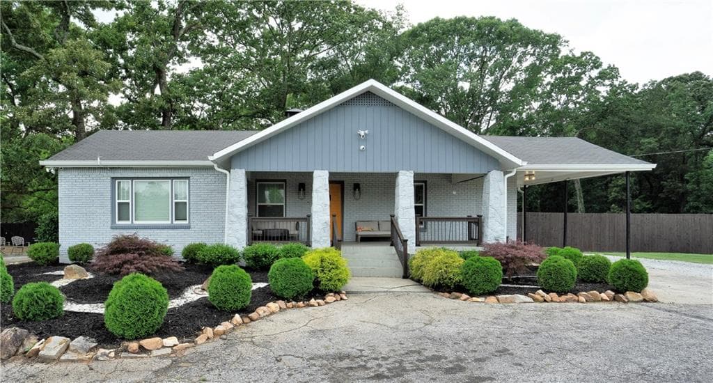 3 bedroom, 3 bathroom single family residence for rent at 811 King Road, Stone Mountain, GA 30088 for $3,300 a month — photo 2