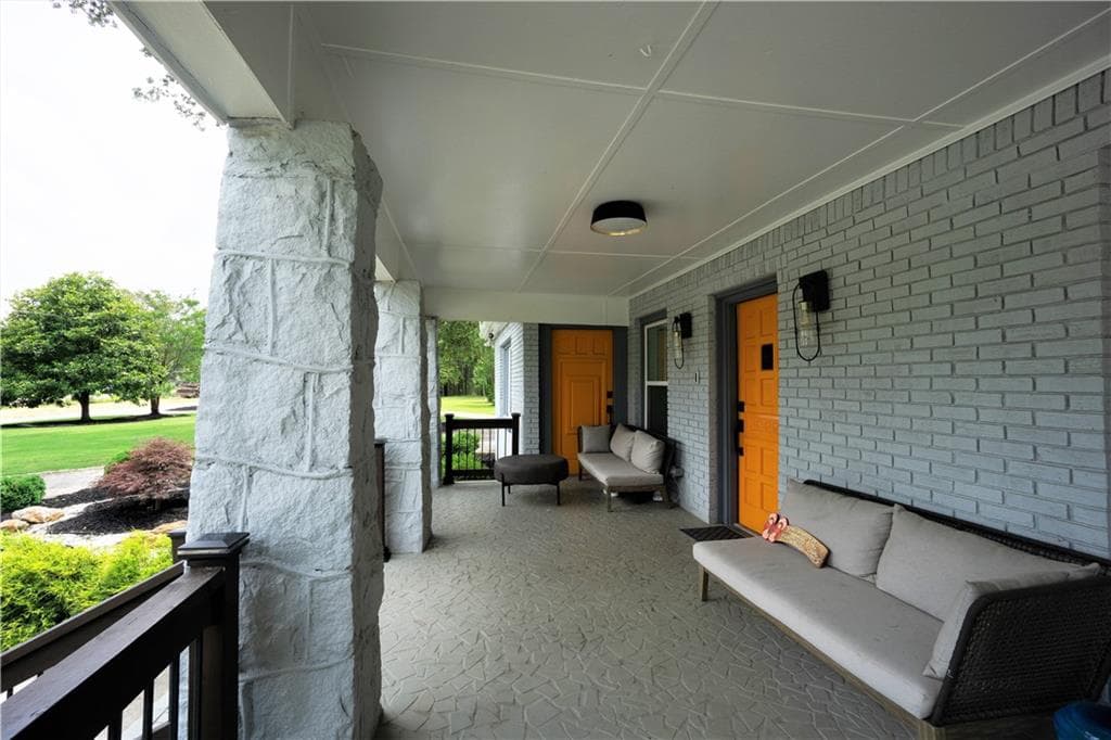 3 bedroom, 3 bathroom single family residence for rent at 811 King Road, Stone Mountain, GA 30088 for $3,300 a month — photo 4