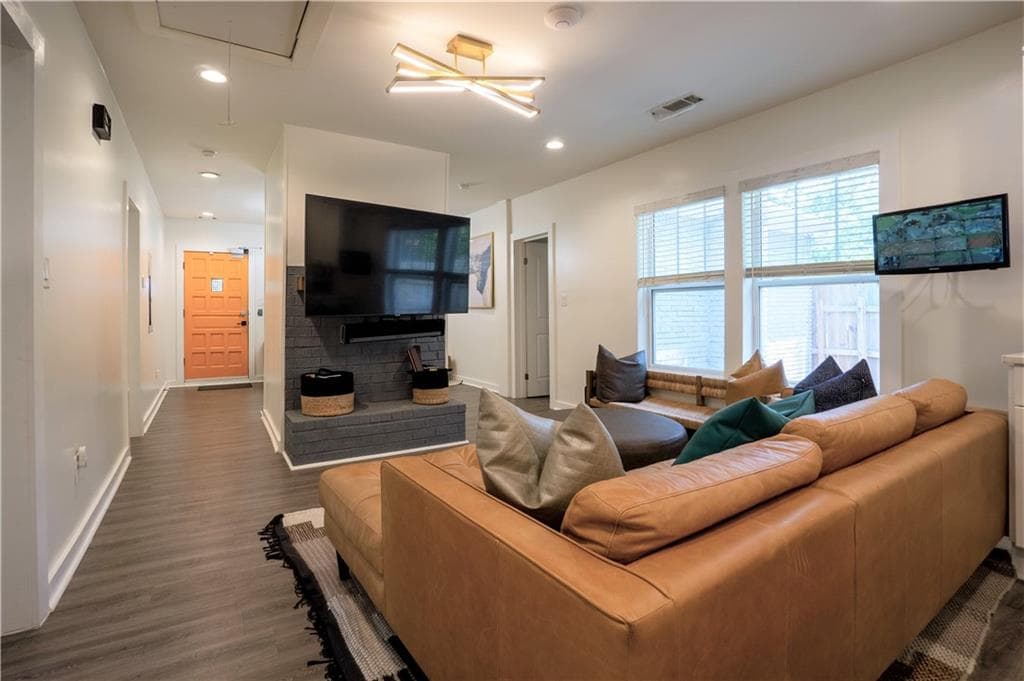 3 bedroom, 3 bathroom single family residence for rent at 811 King Road, Stone Mountain, GA 30088 for $3,300 a month — photo 5
