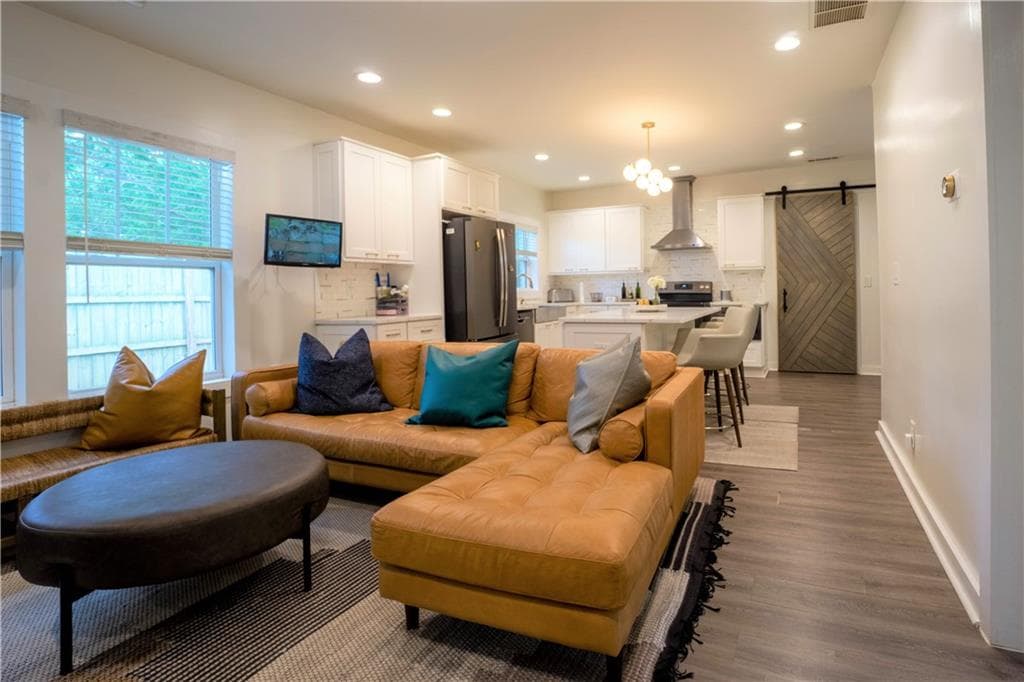 3 bedroom, 3 bathroom single family residence for rent at 811 King Road, Stone Mountain, GA 30088 for $3,300 a month — photo 6