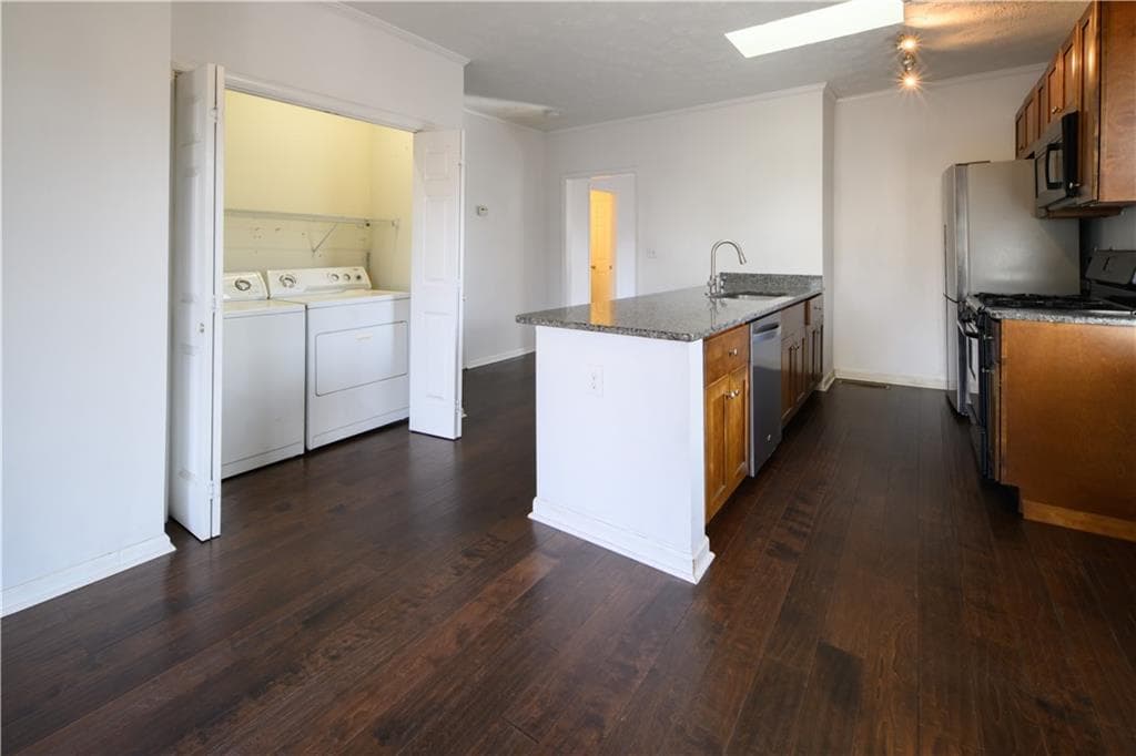 2 bedroom, 2 bathroom, 946 sq ft single family residence for sale at 2881 PARROTT Avenue, Atlanta, GA 30318 — photo 8