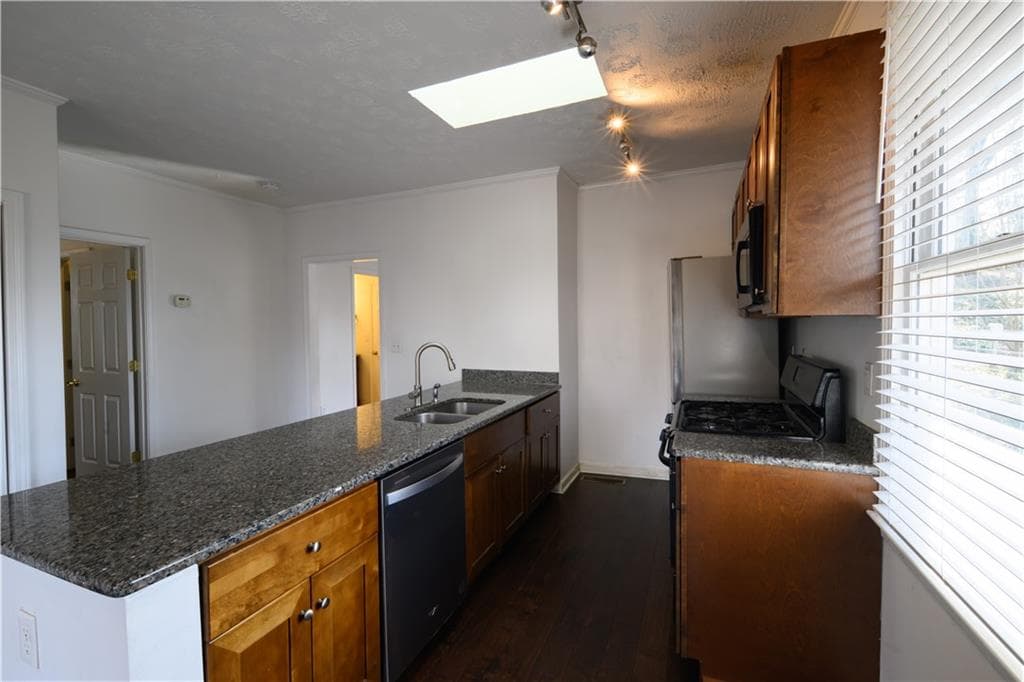 2 bedroom, 2 bathroom, 946 sq ft single family residence for sale at 2881 PARROTT Avenue, Atlanta, GA 30318 — photo 9