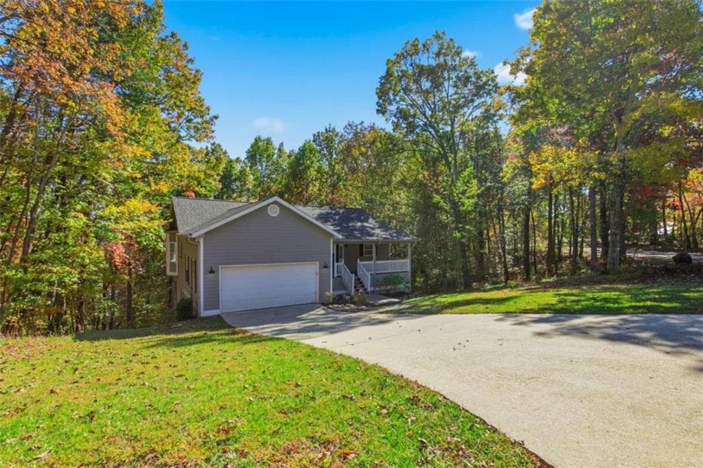 4 bedroom, 3 bathroom, 2,704 sq ft single family residence under contract at 622 Spring Crest Road, Cleveland, GA 30528 — photo 2