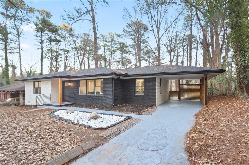 3 bedroom, 2 bathroom, 1,294 sq ft single family residence for sale at 2798 Hidden Forest Court, Atlanta, GA 30316 — photo 2