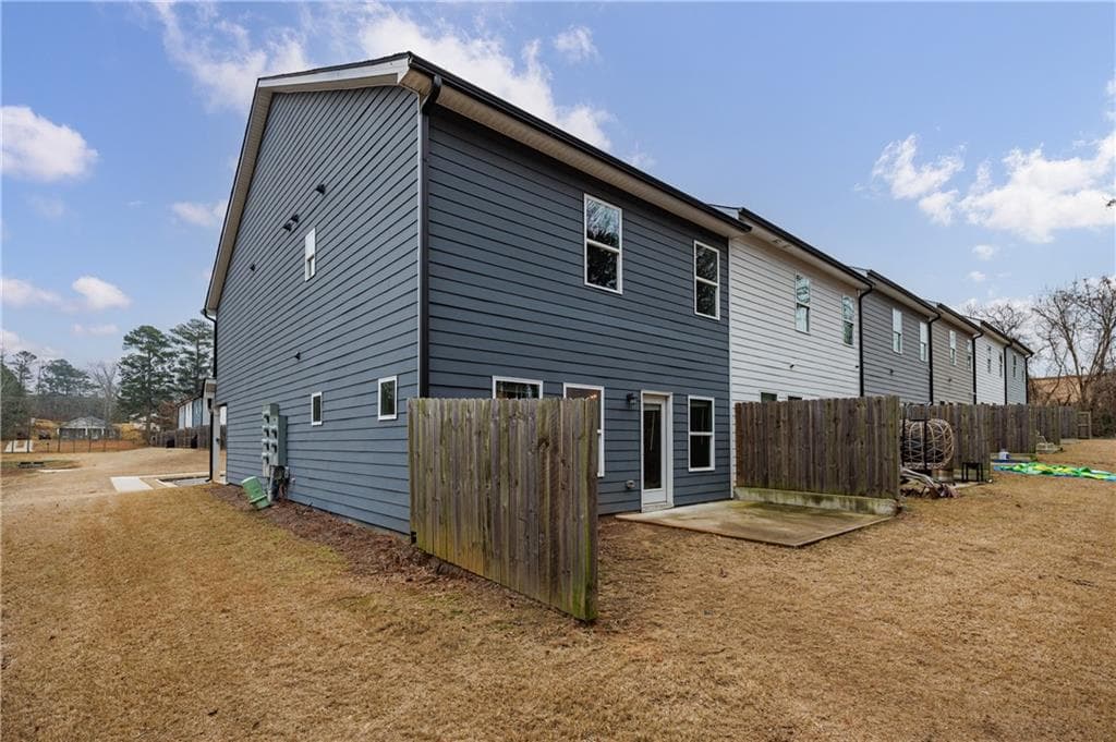 3 bedroom, 3 bathroom, 1,968 sq ft townhouse for sale at 3413 Endurance Court, Atlanta, GA 30349 — photo 4